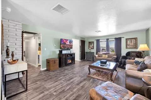 Living - 58353 Arcadia, Yucca Valley, CA 92284 photo 4 of 4