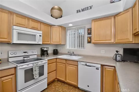 Kitchen - 2228 Paseo Del Rey, Needles, CA 92363 photo 4 of 9