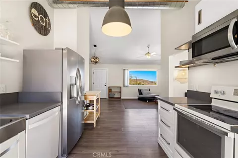 Kitchen - 60229 La Mirada Trl, Joshua Tree, CA 92252 photo 4 of 6