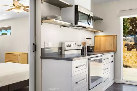 Kitchen - 60229 La Mirada Trl, Joshua Tree, CA 92252 photo 3 of 6