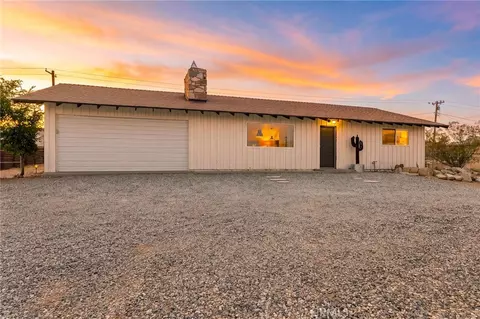 Exterior - 60229 La Mirada Trl, Joshua Tree, CA 92252 photo 4 of 12