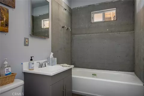 Bath - 8421 Sunset Rd, Joshua Tree, CA 92252 photo 1 of 1