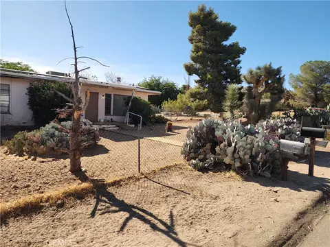 Exterior - 7791 Mariposa Trl, Yucca Valley, CA 92284 photo 2 of 8