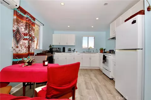 Kitchen - 63350 Quail Spgs, Joshua Tree, CA 92252 photo 2 of 2