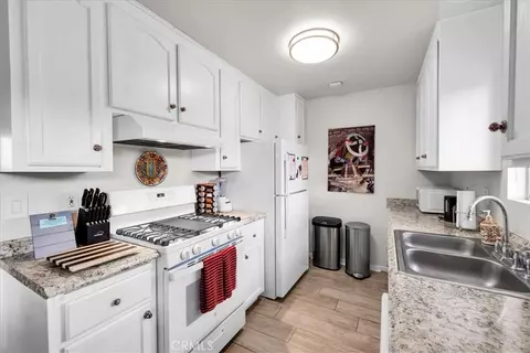 Kitchen - 60369 Adobe Dr, Joshua Tree, CA 92252 photo 2 of 4