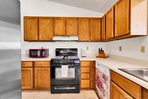 Kitchen - 5775 Hall Ln, Twentynine Palms, CA 92277 photo 3 of 5