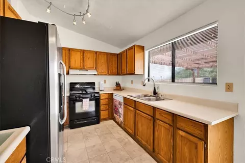 Kitchen - 5775 Hall Ln, Twentynine Palms, CA 92277 photo 2 of 5