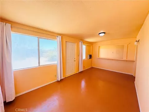Living - 56677 Sunset Dr, Yucca Valley, CA 92284 photo 7 of 9