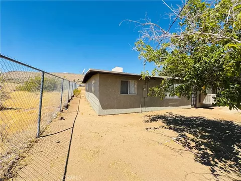 Exterior - 56677 Sunset Dr, Yucca Valley, CA 92284 photo 12 of 14