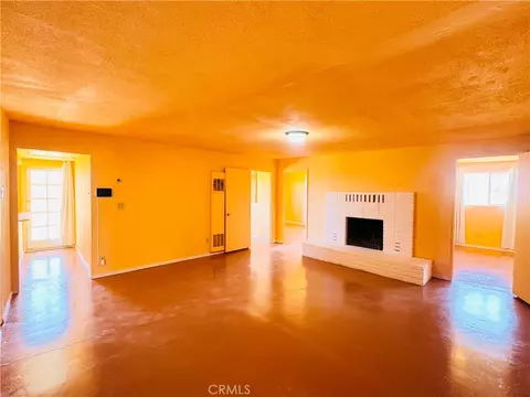 Living - 56677 Sunset Dr, Yucca Valley, CA 92284 photo 3 of 9