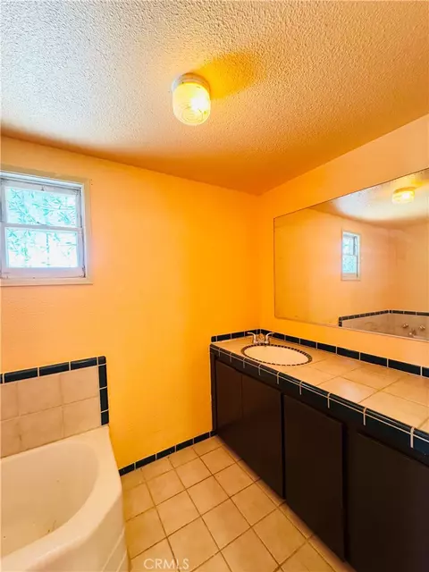 Bath - 56677 Sunset Dr, Yucca Valley, CA 92284 photo 2 of 3