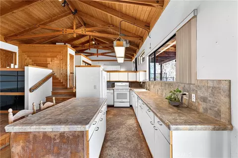 Kitchen - 701 Tahoe, Yucca Valley, CA 92284 photo 1 of 3