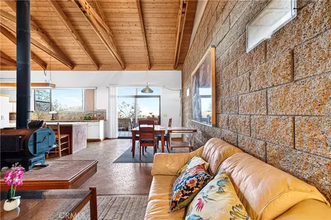 Living - 701 Tahoe, Yucca Valley, CA 92284 photo 3 of 4