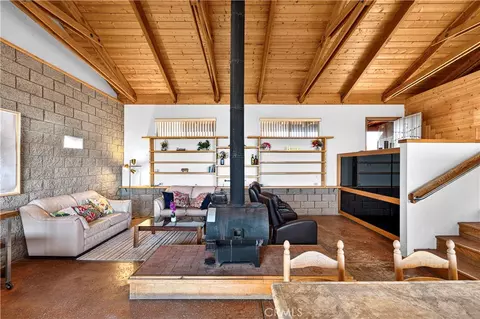 Living - 701 Tahoe, Yucca Valley, CA 92284 photo 2 of 4