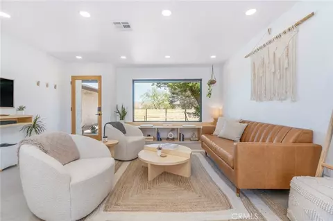 Living - 61483 Capilla, Joshua Tree, CA 92252 photo 3 of 6