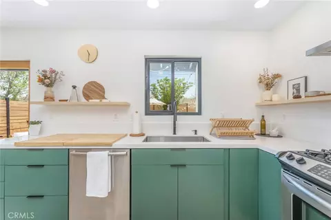 Kitchen - 61483 Capilla, Joshua Tree, CA 92252 photo 4 of 5