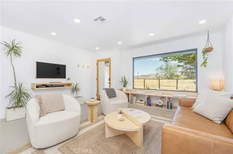 Living - 61483 Capilla, Joshua Tree, CA 92252 photo 4 of 6