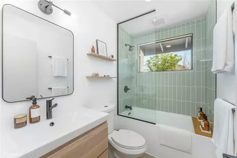 Bath - 61483 Capilla, Joshua Tree, CA 92252 photo 1 of 3