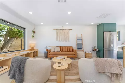 Living - 61483 Capilla, Joshua Tree, CA 92252 photo 2 of 6