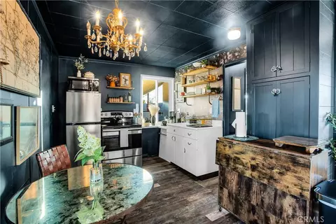 Kitchen - 3567 Condalia Ave, Yucca Valley, CA 92284 photo 2 of 3