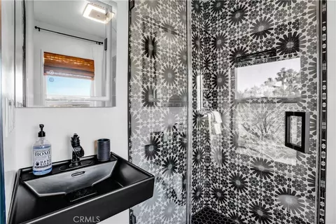 Bath - 3567 Condalia Ave, Yucca Valley, CA 92284 photo 2 of 2