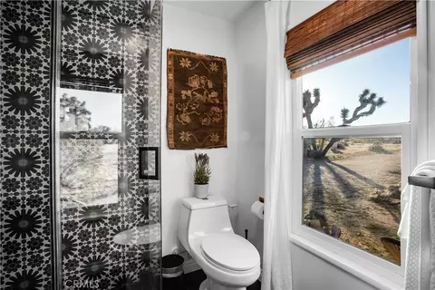 Bath - 3567 Condalia Ave, Yucca Valley, CA 92284 photo 1 of 2