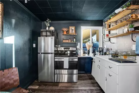 Kitchen - 3567 Condalia Ave, Yucca Valley, CA 92284 photo 3 of 3