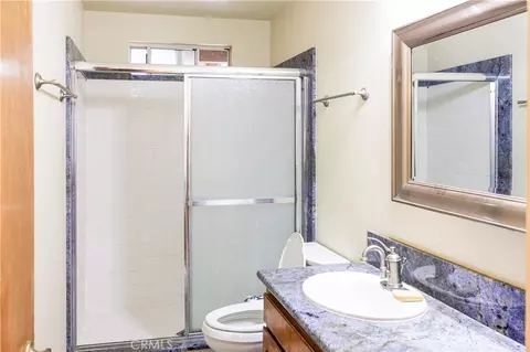 Bath - 8739 Palomar Ave, Yucca Valley, CA 92284 photo 1 of 3