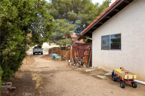 Exterior - 8739 Palomar Ave, Yucca Valley, CA 92284 photo 7 of 9