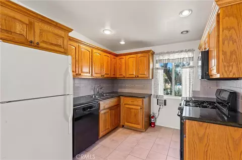 Kitchen - 56713 Lowe, Yucca Valley, CA 92284 photo 1 of 1