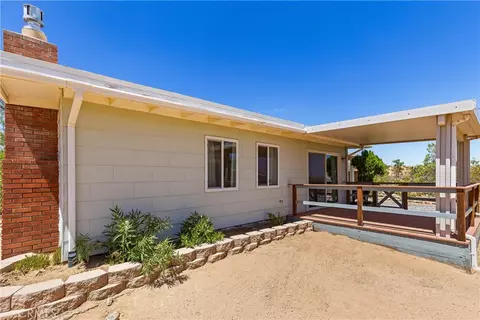 Exterior - 56713 Lowe, Yucca Valley, CA 92284 photo 4 of 17