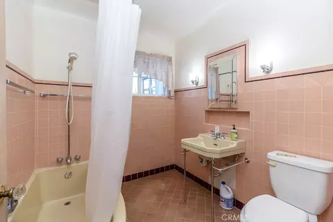 Bath - 1417 Highland Ave, Needles, CA 92363 photo 2 of 4
