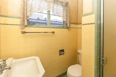 Bath - 1417 Highland Ave, Needles, CA 92363 photo 4 of 4