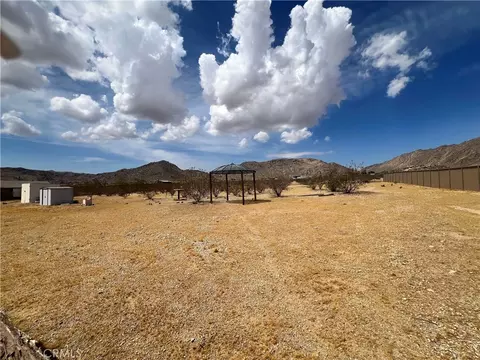Exterior - 4828 Wren Rd, Joshua Tree, CA 92252 photo 3 of 16