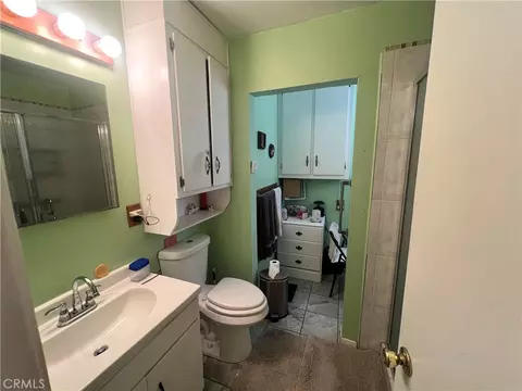 Bath - 4828 Wren Rd, Joshua Tree, CA 92252 photo 1 of 2