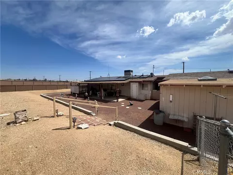 Exterior - 4828 Wren Rd, Joshua Tree, CA 92252 photo 12 of 16