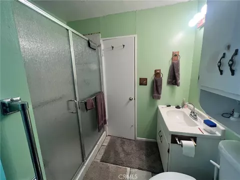 Bath - 4828 Wren Rd, Joshua Tree, CA 92252 photo 2 of 2