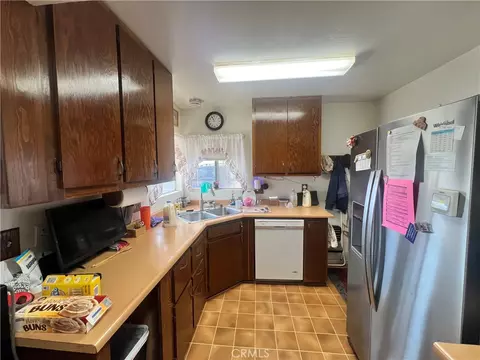 Kitchen - 4828 Wren Rd, Joshua Tree, CA 92252 photo 2 of 2