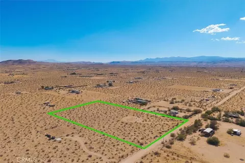 60309 Applegate Way, Landers, CA 92285 photo 2