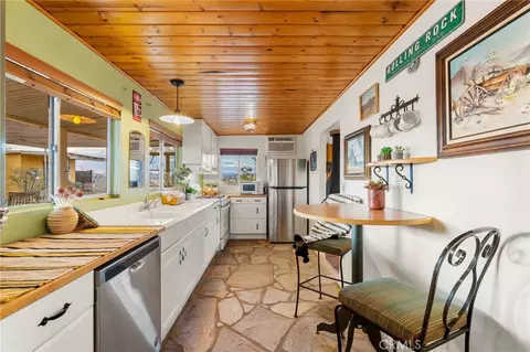 Kitchen - 5188 Godwin, Twentynine Palms, CA 92277 photo 1 of 1