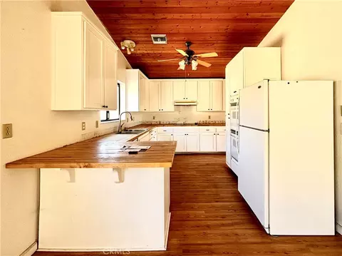 Kitchen - 8234 Balsa, Yucca Valley, CA 92284 photo 2 of 6