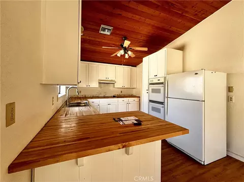 Kitchen - 8234 Balsa, Yucca Valley, CA 92284 photo 3 of 6