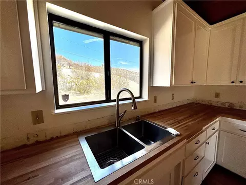 Kitchen - 8234 Balsa, Yucca Valley, CA 92284 photo 4 of 6