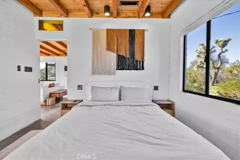 Bedroom - 5437 Paradise View Rd, Yucca Valley, CA 92284 photo 4 of 4