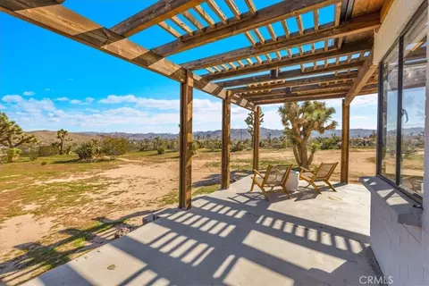 Exterior - 5437 Paradise View Rd, Yucca Valley, CA 92284 photo 7 of 31
