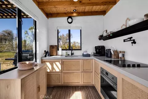 Kitchen - 5437 Paradise View Rd, Yucca Valley, CA 92284 photo 4 of 4