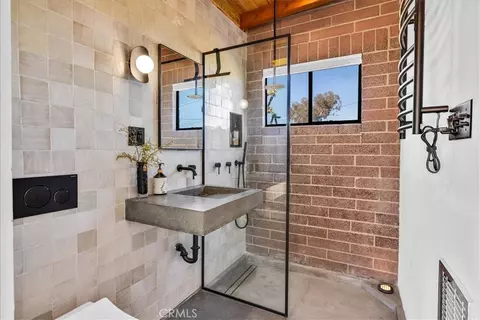 Bath - 5437 Paradise View Rd, Yucca Valley, CA 92284 photo 1 of 2