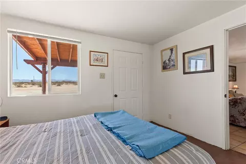 Bedroom - 65330 Sand Trl, Joshua Tree, CA 92252 photo 2 of 5