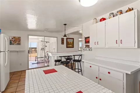 Kitchen - 65330 Sand Trl, Joshua Tree, CA 92252 photo 4 of 4