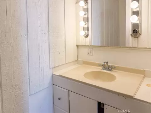 Bath - 136 N K St, Needles, CA 92363 photo 1 of 2
